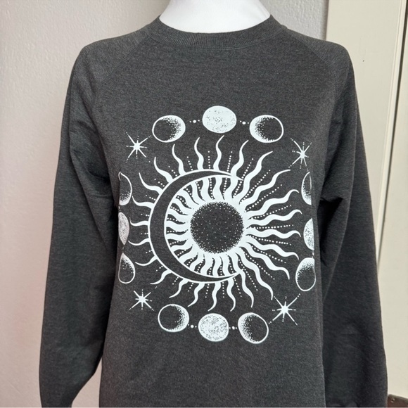 NWOT Gray Sun and Moon Graphic Sweater - Picture 2 of 5